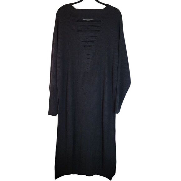 Almost Famous Maxi Distressed Knitted Sweater (Size 2X) - Picture 2 of 7